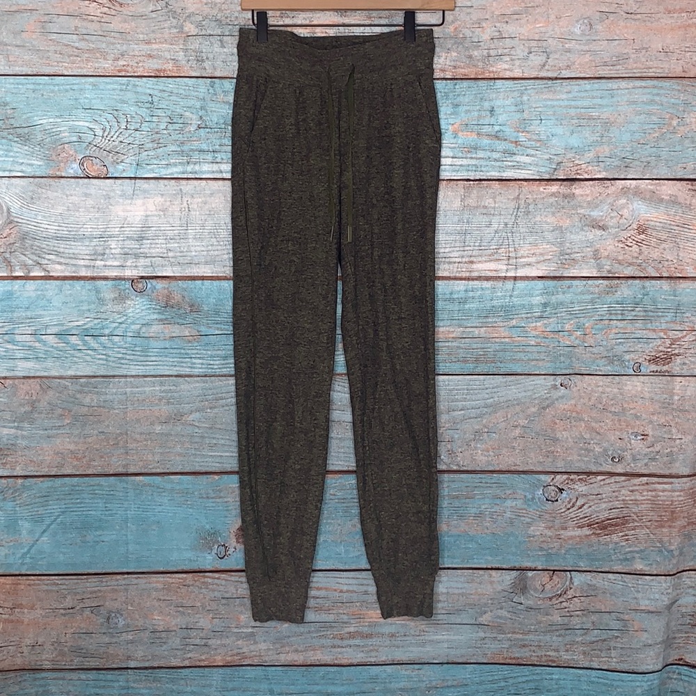 Lululemon Athletica Green Joggers | Ready to Rulu Pants | Size 4